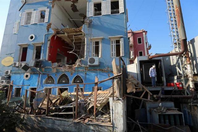 آثار انفجار ميناء بيروت في المنطقة المحيطة والذي أدى إلى مقتل العشرات وإصابة عدة آلاف وتحطيم العديد من المباني والممتلكات