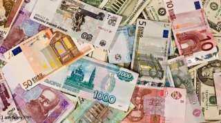 أسعار العملات الأجنبية و العربية اليوم.. حيث يشهد الريال واليورو استقرار. بينما يسجل الروبل الروسي مستويين قياسيين.